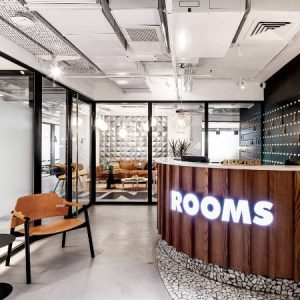 Suite AP, poltroncina lounge in legno e cuoio