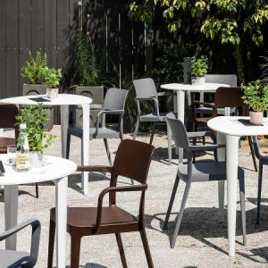 Nenè, tavolo tondo o quadro per l'arredo indoor e outdoor