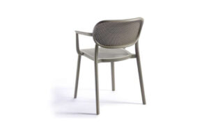Nuta, sedia impilabile per spazi interni ed esterni