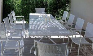 Athena, sedia con braccioli per l'arredo outdoor