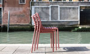 Doga, sedia impilabile per l'arredo outdoor