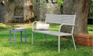 Alice, panca in metallo per l'arredo giardino