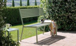Alice, panca in metallo per l'arredo giardino