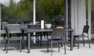 Kate, sedia impilabile per l'arredo indoor e outdoor