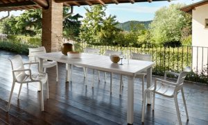 Sunset, sedia con braccioli, impilabile