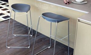 John John, sgabello impilabile per l'arredo indoor e outdoor