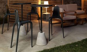 Set-Up, tavolo bar a basamento centrale per l’arredo outdoor