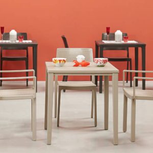 Emi, sedia outdoor per l'arredo contract