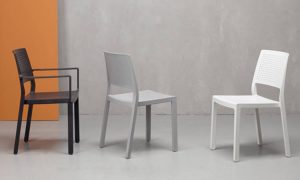 Emi, sedia outdoor per l'arredo contract