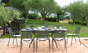 Cambi, tavolo classico per l'arredo outdoor