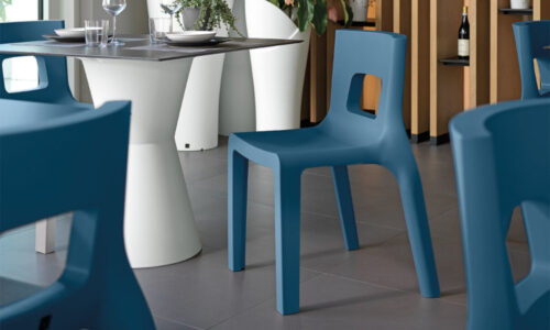 Eos, sedia moderna impilabile per l'arredo indoor e outdoor