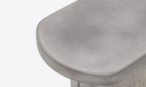 Caementum, tavolino a base centrale per l'arredo outdoor