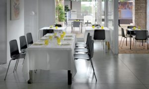 Vesper, sedia impilabile per l'arredo contract