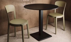 Edge, tavolo a basa quadrata per l'arredo indoor e outdoor