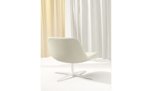 Pure Loop Lounge, poltrona a base centrale per l'arredo indoor