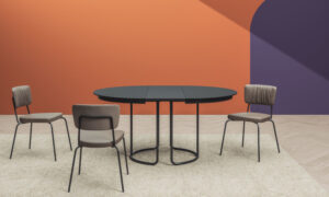 Scala, sedia imbottita quattro gambe per l'arredo indoor