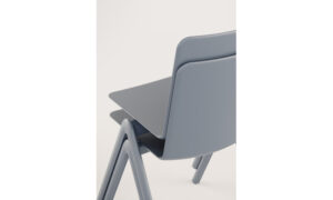 Stack, sedia moderna impilabile per l'arredo indoor e outdoor
