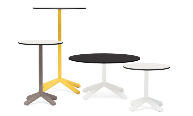 Flamingo, tavolo con base a quattro razze e colonna centrale