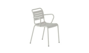 Re-al 2, sedia moderna con braccioli per l’arredo giardino