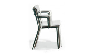 C1.1, sedia impilabile per l'arredo indoor e outdoor