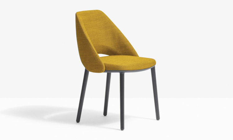 Vic 655, poltroncina imbottita per l'arredo indoor