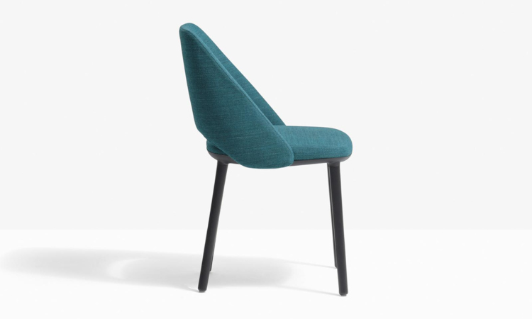 Vic 655, poltroncina imbottita per l'arredo indoor