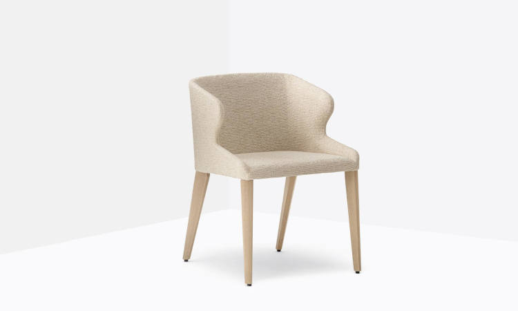 Leila 681, poltrona imbottita per l'arredo hospitality