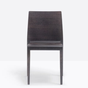 Young 421, sedia in legno impilabile per l'arredo indoor